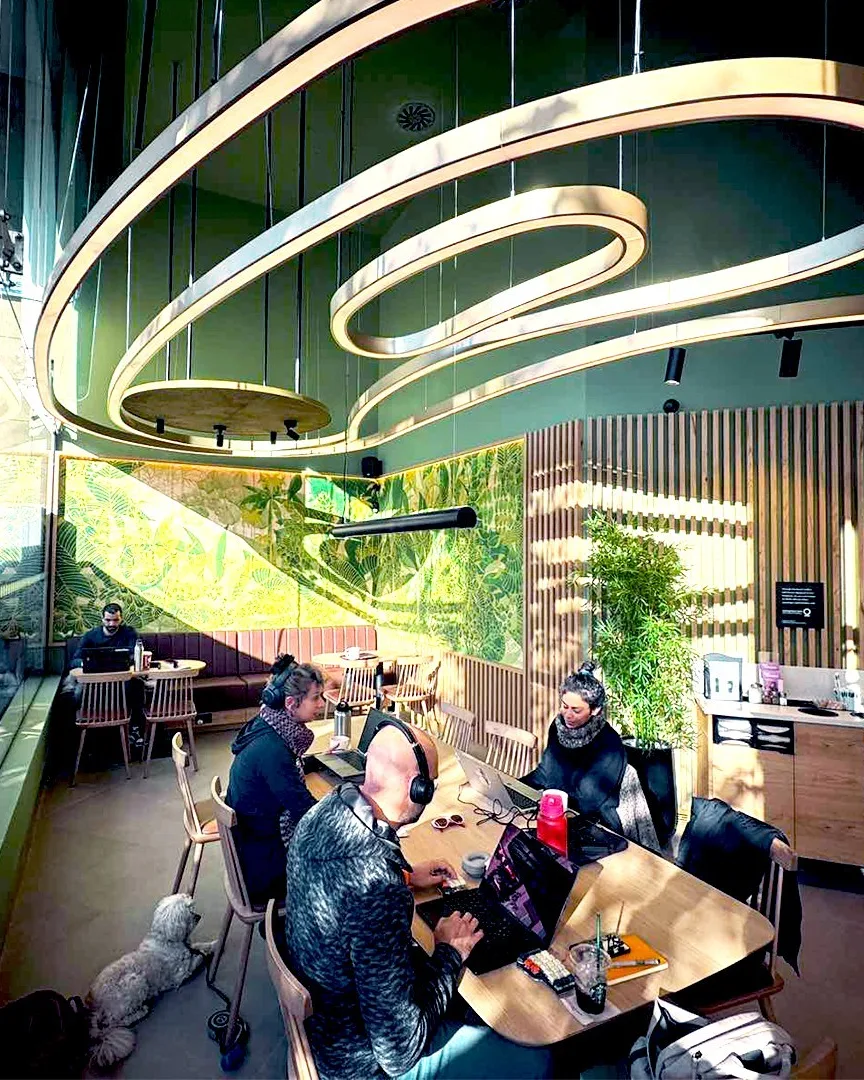 Café Starbucks équipé de Grenton, éclairage architectural